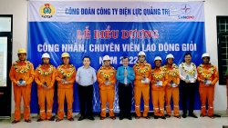 Công ty Điện lực Quảng Trị biểu dương 9 công nhân, người lao động giỏi năm 2022