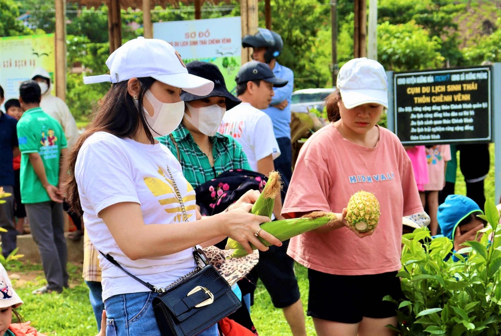 Phiên chợ cuối tuần trên đỉnh Trường Sơn