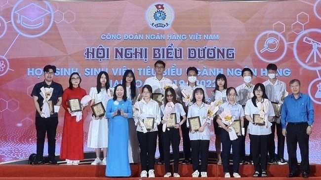 Công đoàn Ngân hàng Việt Nam biểu dương học sinh, sinh viên tiêu biểu