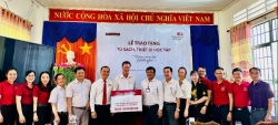 Agribank chi nhánh Phú Quốc trao tặng thiết bị học tập "Thêm con chữ, bớt đói nghèo"