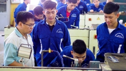 Bài 2: Các giải pháp xây dựng giai cấp công nhân Việt Nam hiện đại, lớn mạnh