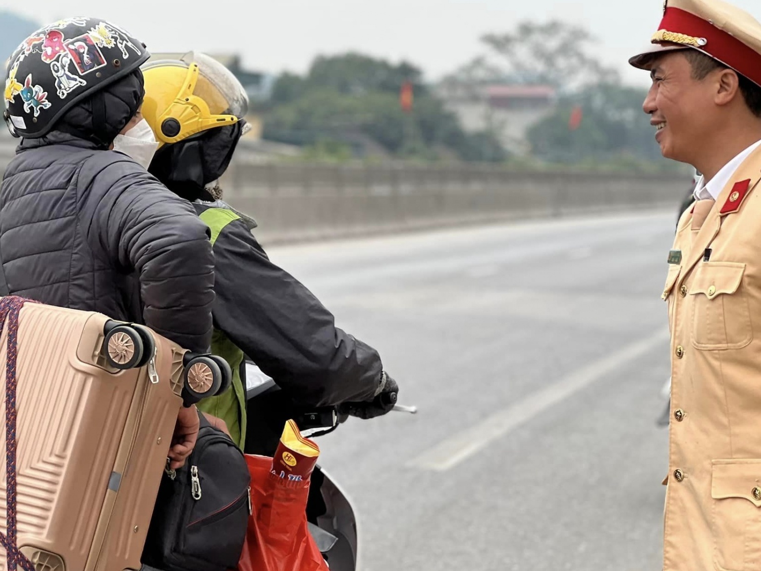 Các địa phương hỗ trợ người lao động trên đường về quê đón tết Nguyên đán