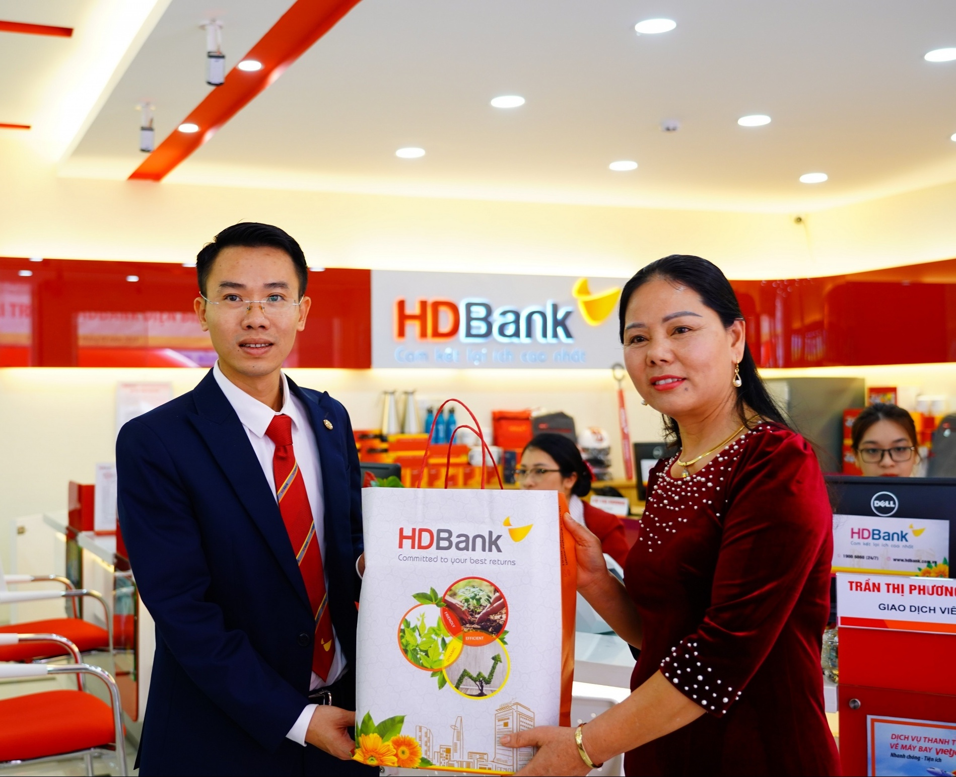 Đến vùng đất hoa ban, HDBank phục vụ tài chính hơn nửa triệu người dân Điện Biên