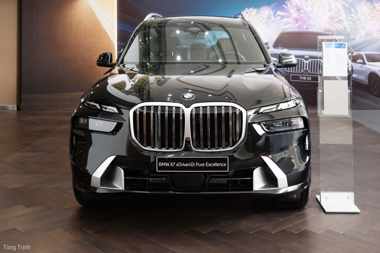 Cận cảnh BMW X7 2023 có mặt tại đại lý