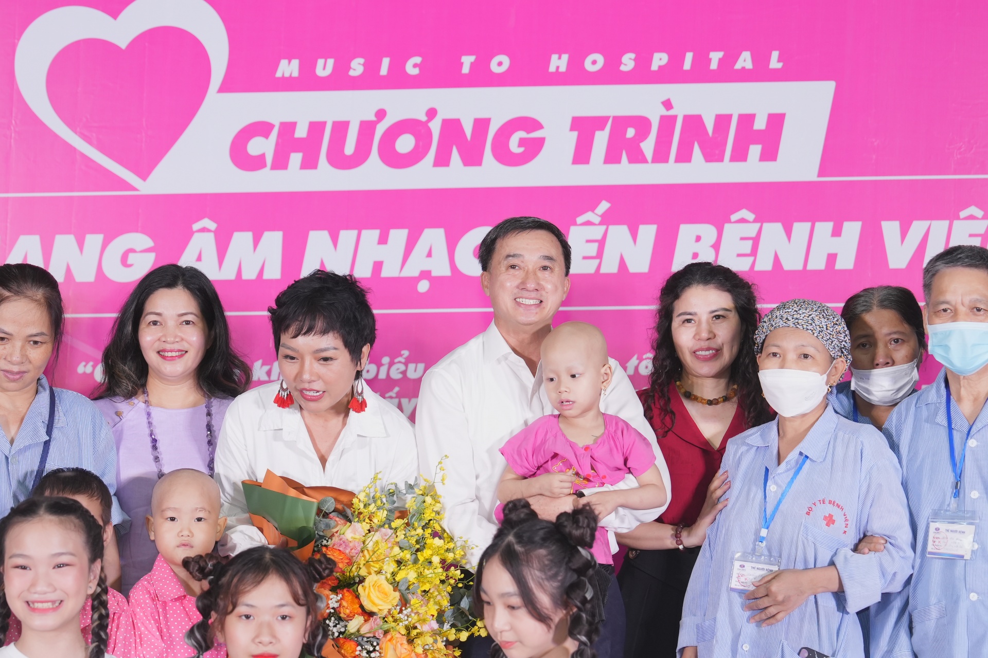 “Mang âm nhạc đến bệnh viện” xoa dịu nỗi đau cho bệnh nhân ung thư
