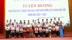 Công đoàn TKV tuyên dương con công nhân lao động đạt thành tích cao năm học 2022–2023