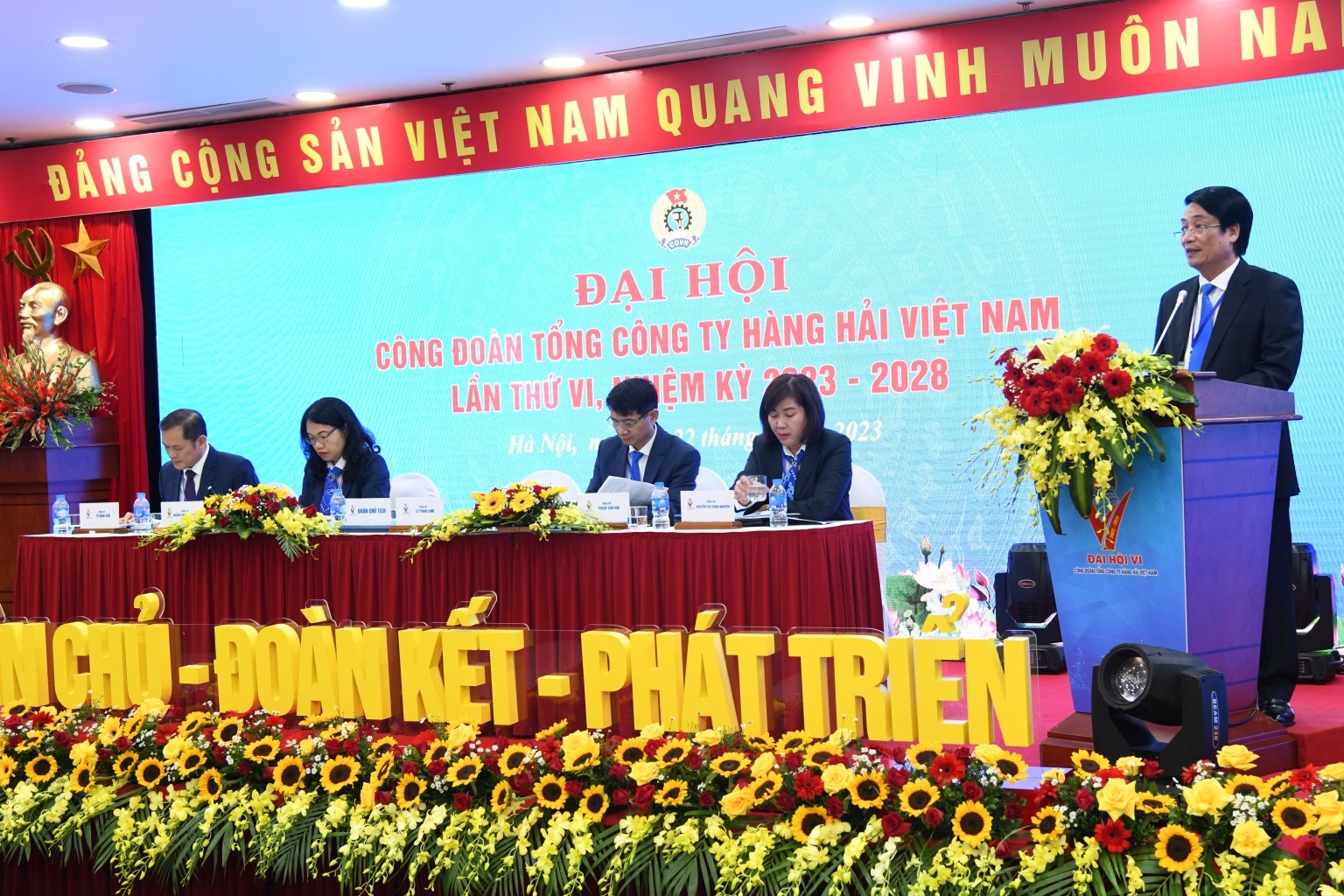 Phiên làm việc thứ nhất Đại hội Công đoàn Tổng Công ty Hàng hải Việt Nam lần thứ VI