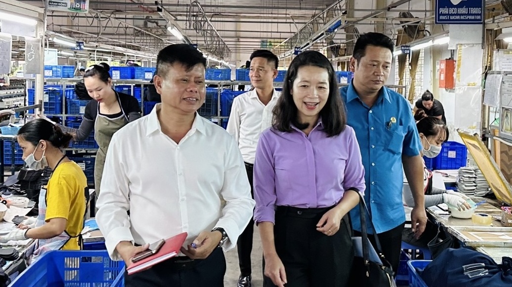 Đà Nẵng: thăm hỏi doanh nghiệp, tặng quà NLĐ nhân Ngày Doanh nhân