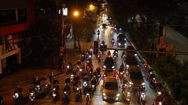 Kinh nghiệm chạy xe máy trời tối để hạn chế tai nạn