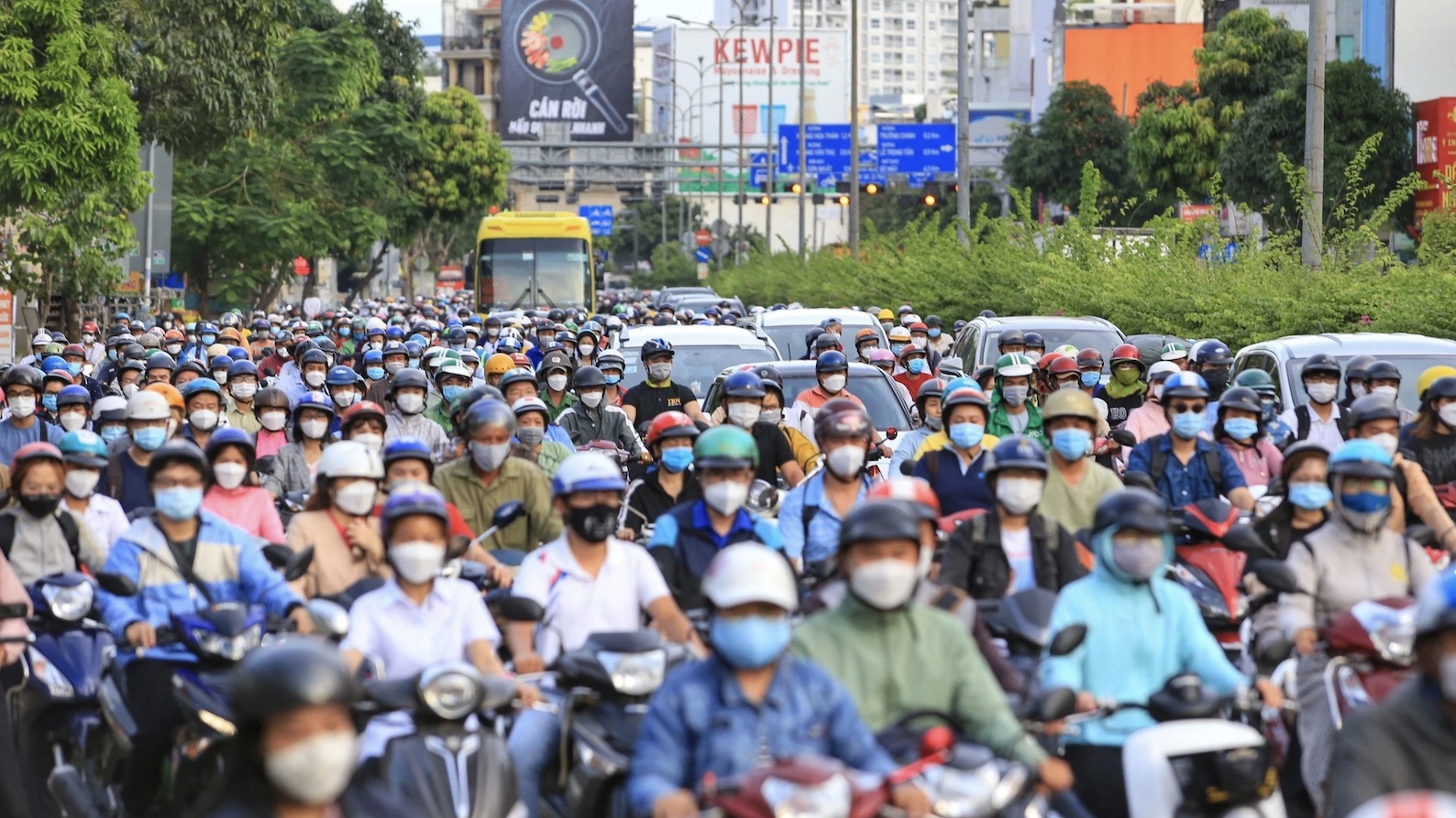 Mẹo chạy xe máy đỡ mệt mỏi trong phố đông giờ cao điểm