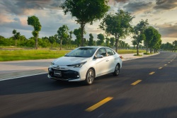 Toyota Vios lần đầu về nhất phân khúc sedan cỡ B kể từ đầu năm