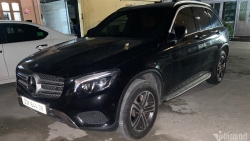 Một chiếc xe Mercedes cũ, ba người tranh nhau nhận chủ