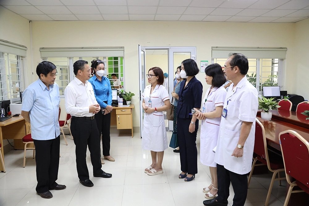 Một số vấn đề về quản lý vệ sinh lao động và chăm sóc sức khỏe người lao động