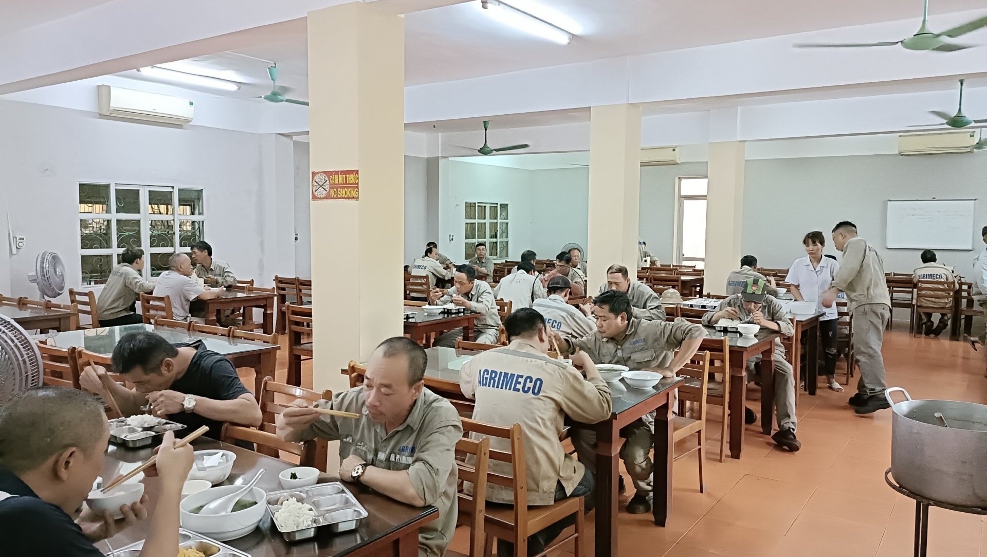 Một số vấn đề về quản lý vệ sinh lao động và chăm sóc sức khỏe người lao động