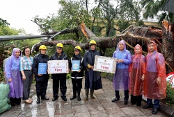 Kịp thời thăm hỏi, động viên công nhân Thủ đô làm nhiệm vụ khắc phục hậu quả bão số 3