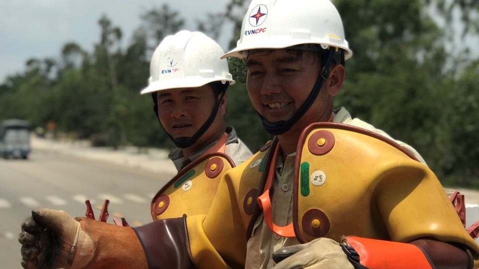 Công nhân điện lực Lưu Thanh Đồng làm việc với “tinh thần thép”