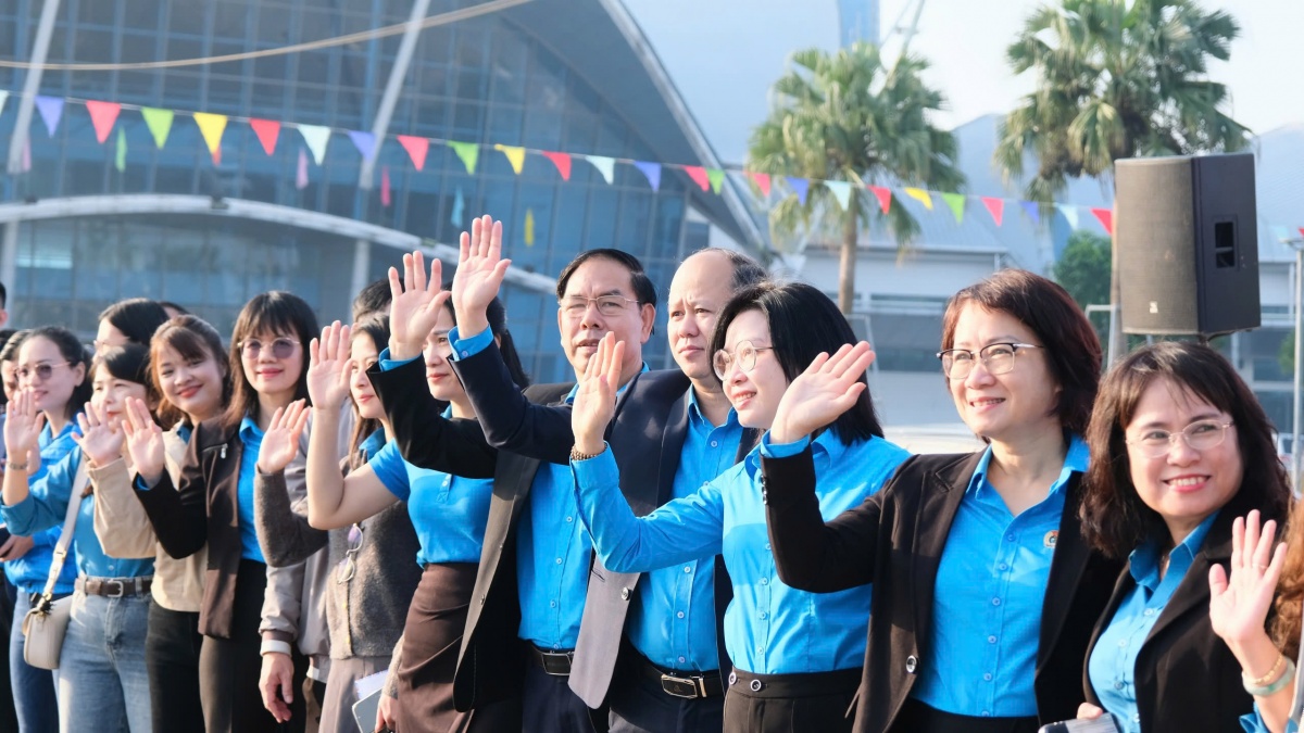 Công nhân lao động Đà Nẵng với “Hành trình Tết Công đoàn”: Ấm áp tình xuân