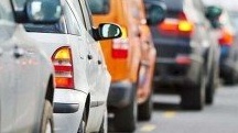 Khi muốn chuyển hướng người điều khiển phương tiện phải làm gì?