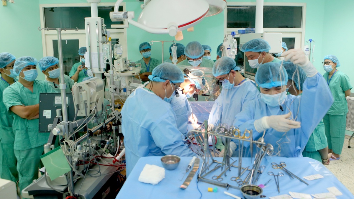 Bệnh viện Trung ương Huế tuyển 1.000 bác sĩ, nhân viên