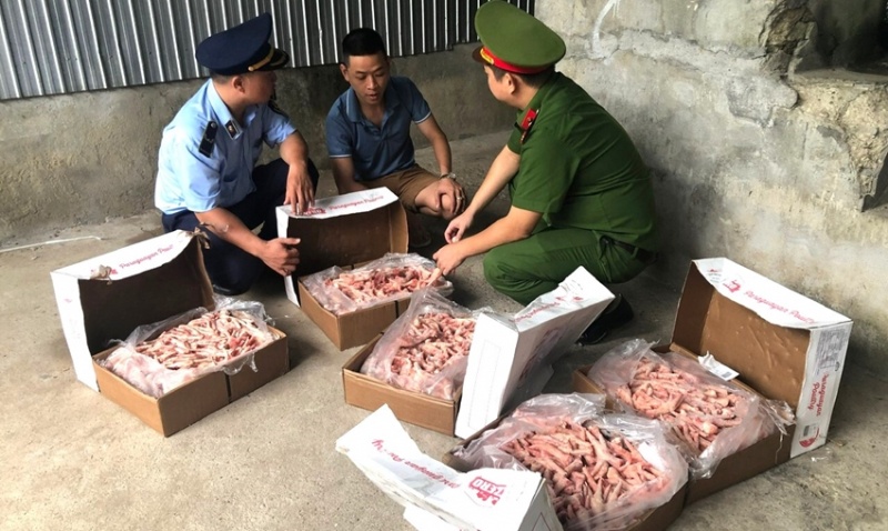Chân gà không rõ nguồn gốc và những tiềm ẩn nguy hiểm cho sức khỏe