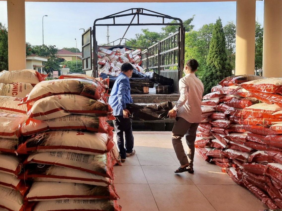 Nữ cán bộ công đoàn trong tâm dịch Bắc Ninh