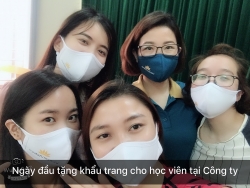 Chiếc khẩu trang gửi gắm tâm tình của người lao động