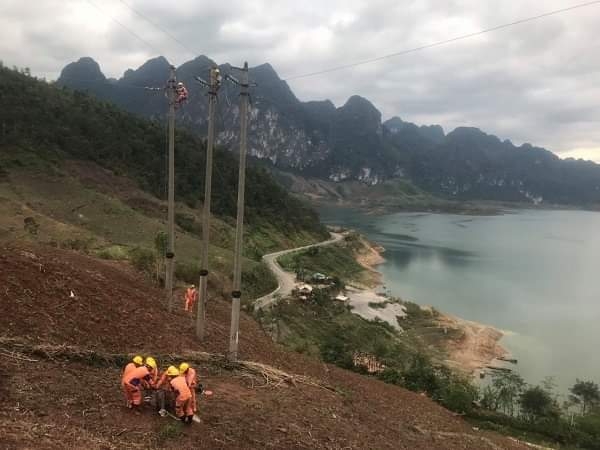 Thưởng an toàn điện - nếu “lợi” cho cả doanh nghiệp và người lao động, sao phải “cắt”?