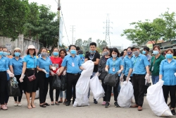 Cùng người lao động vươn lên trong cuộc sống