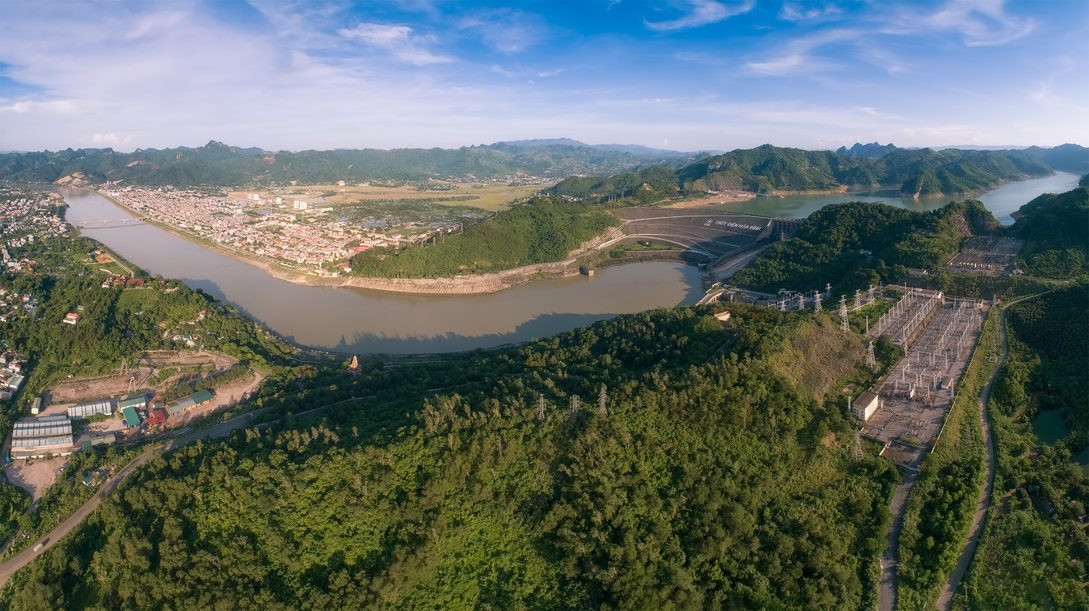 “Càng khó khăn càng phải thi đua”