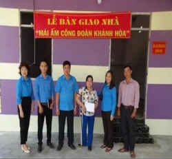 Trao nhà “Mái ấm Công đoàn” cho đoàn viên ngành Giáo dục