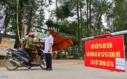 Xã Sơn Lôi trong vòng cách ly: Kiểm tra thân nhiệt người ra vào chốt kiểm dịch