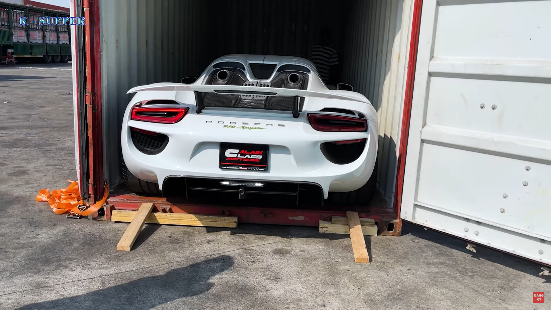 Porsche 918 Spyder bất ngờ cập bến Việt Nam