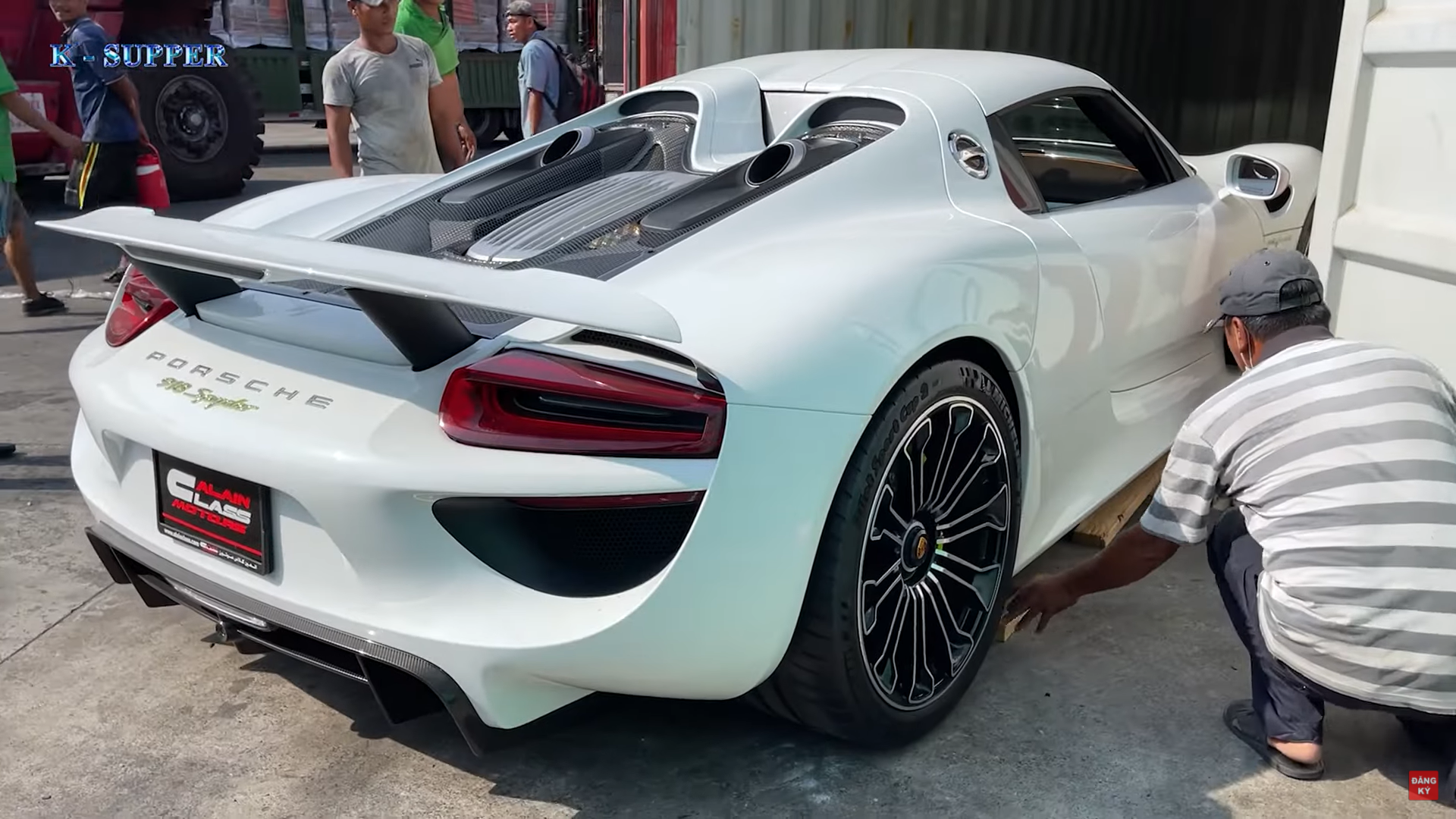 Porsche 918 Spyder bất ngờ cập bến Việt Nam