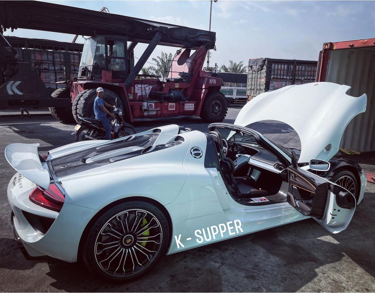 Porsche 918 Spyder bất ngờ cập bến Việt Nam