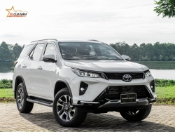 Toyota Fortuner được yêu thích nhất năm nhưng Ford Everest là xe bán chạy nhất tháng