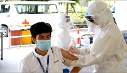 Thêm 35 ca nhiễm mới, đẩy nhanh tiến độ tiêm vắc xin cho 100.000 công nhân ở Bắc Giang