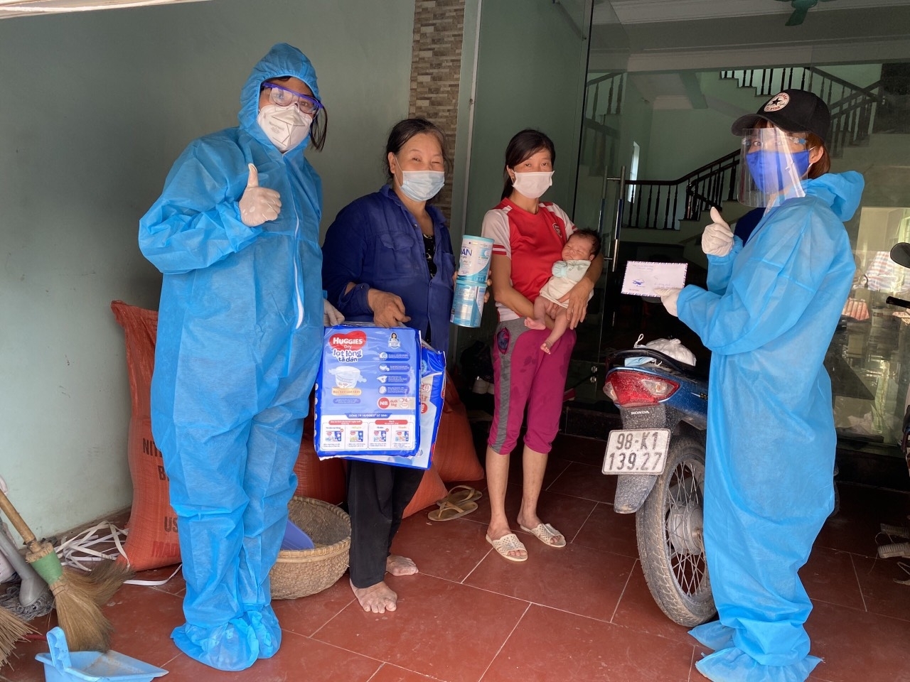 Nữ công nhân F0 ở Bắc Giang: “Từ lúc sinh đến giờ, em chưa được chạm vào con”