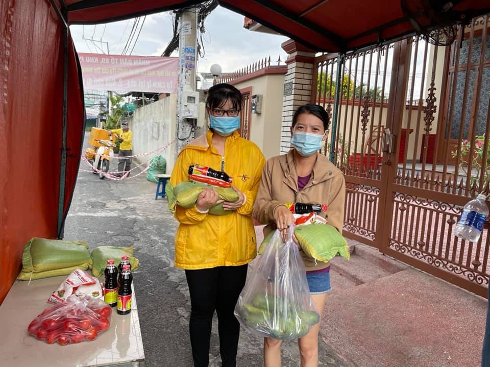 Nữ công nhân bị mắc kẹt trên thành phố: “Tôi lo lắm vì không biết xoay xở thế nào”