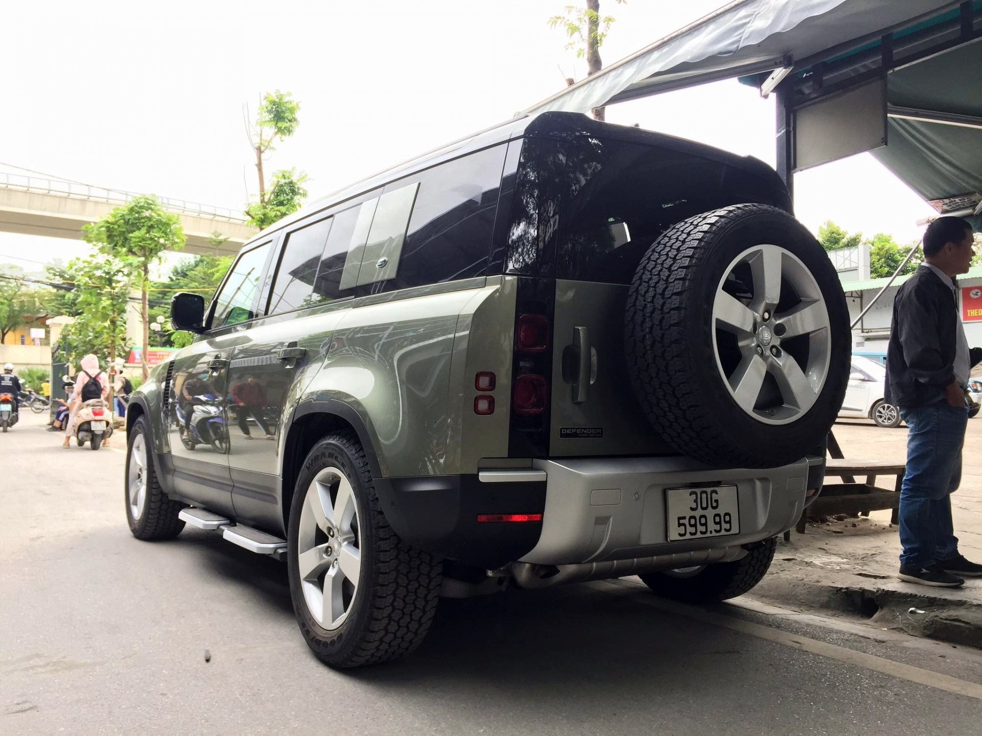 land rover defender da u tien vie t nam co bie n so tu quy 9