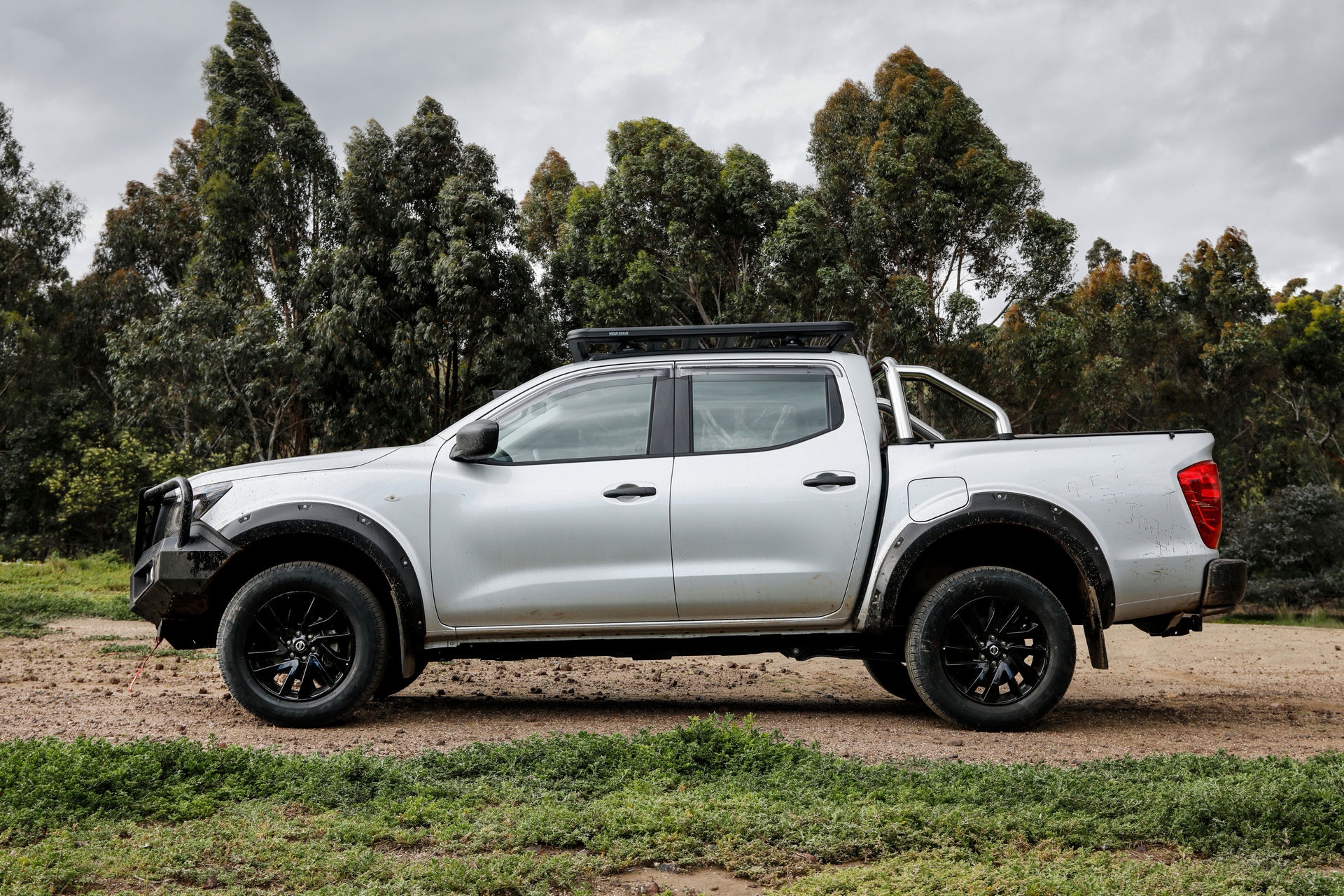 Nissan Navara 2021 ra mắt