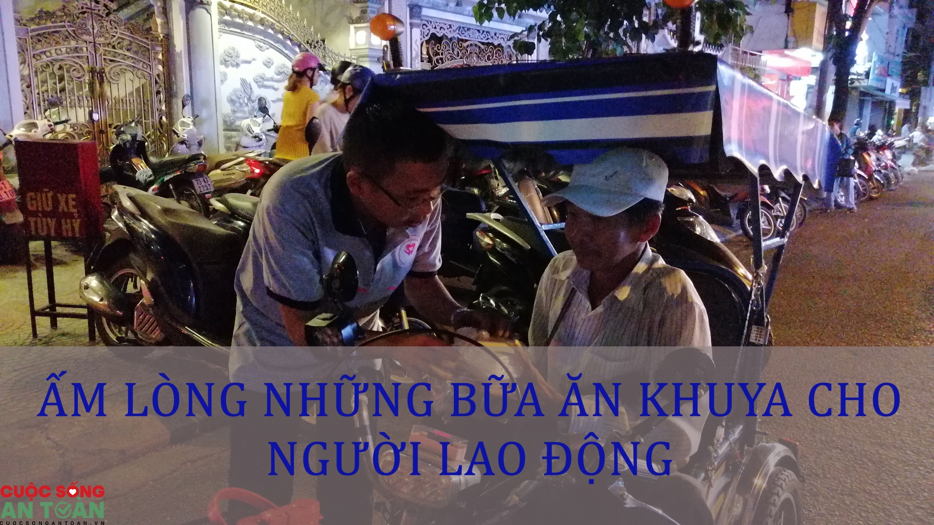 Ấm lòng những      bữa ăn khuya cho người lao động