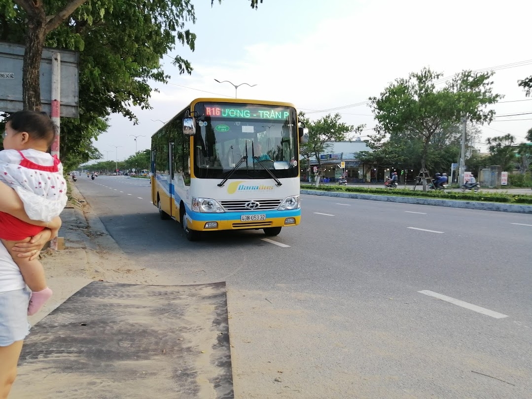 Hàng trăm tài xế, phụ xe chật vật đi đòi lương, đòi BHXH