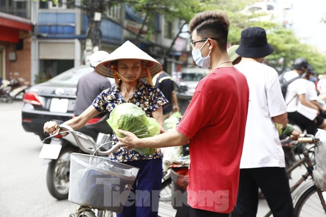 Nam Định giải cứu hàng chục tấn nông sản cho bà con Hải Dương