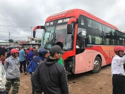 ha tinh thieu nu 17 tuoi tu nan vi vuong vao day dien giua duong