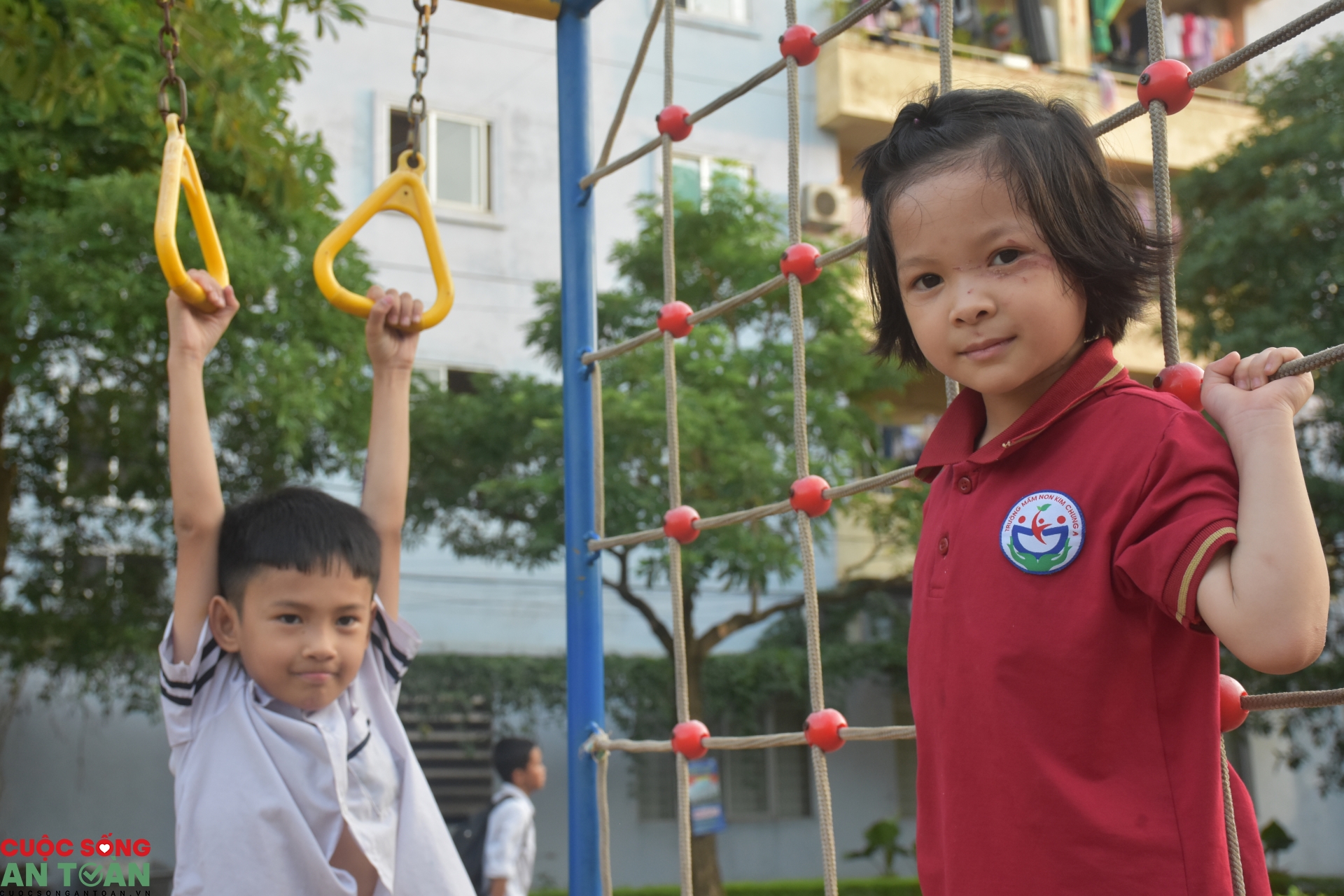 Công nhân vui khoẻ vì có điểm sinh hoạt văn hoá, thể thao.