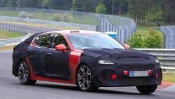 Kia Stinger thế hệ mới chạy thử nghiệm tại Nürburgring