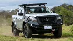 Nissan Navara 2021 ra mắt