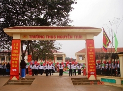 Vào trường học chơi, bé gái 4 tuổi đuối nước thương tâm dưới bể bơi