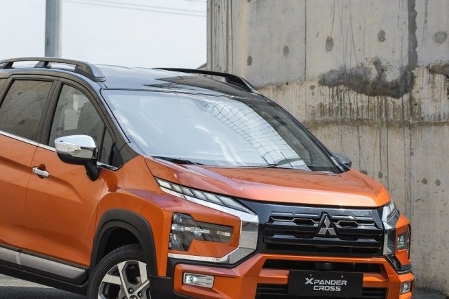 Cùng mức giá 698 triệu, Mitsubishi Xpander Cross khác Toyota Veloz Cross Top ở điểm gì?