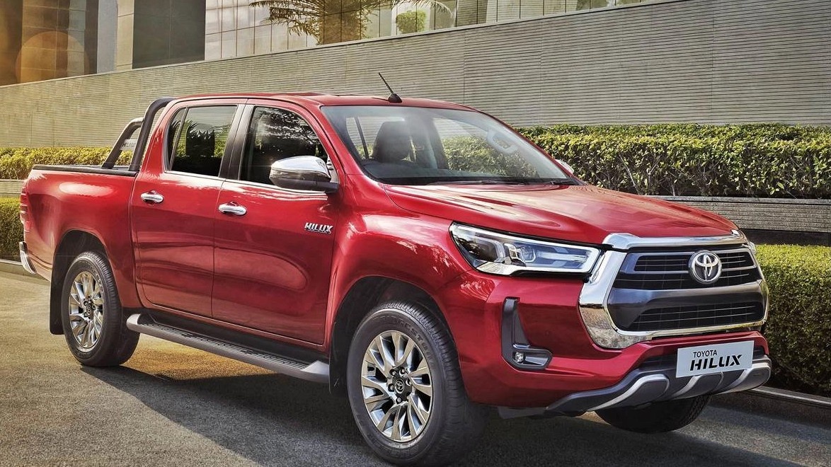 Toyota Hilux sắp về Việt Nam có gì để đấu với Mitsubishi Triton?